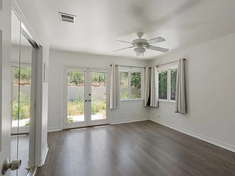 22100 Tiara St — Photo 25