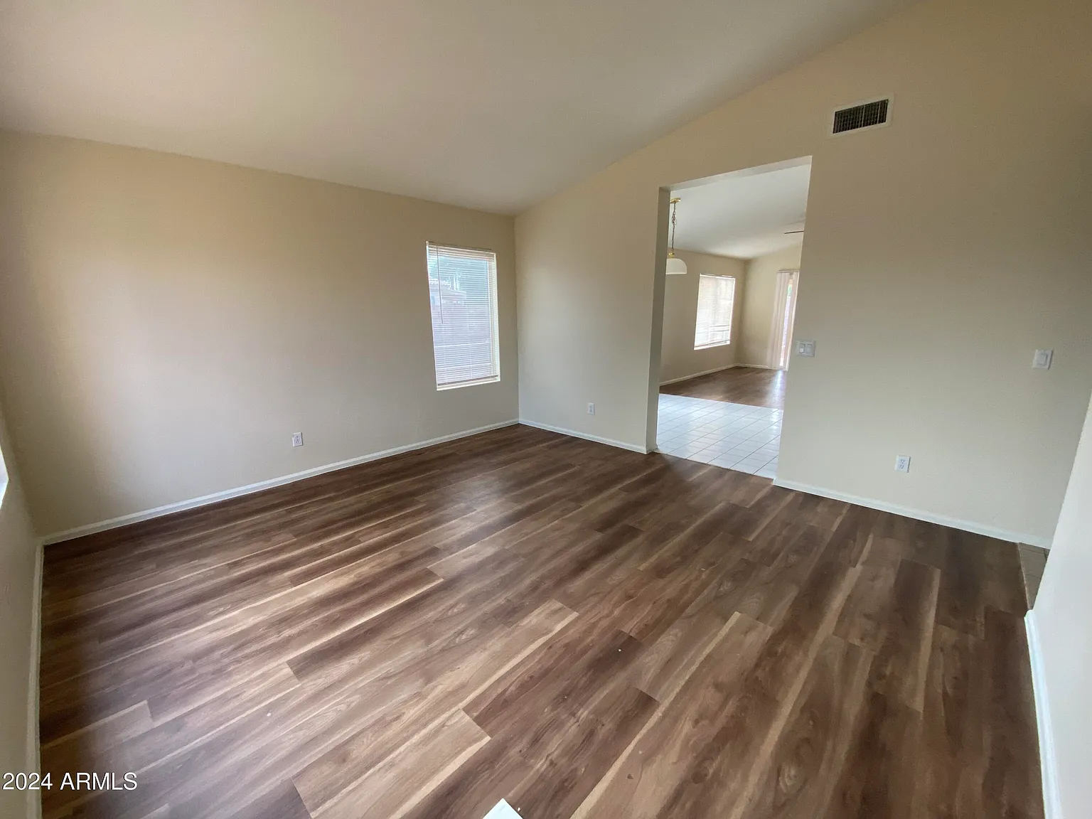 3 bed, 2.0 bath, 1320 sqft, $1,649 — Photo 3