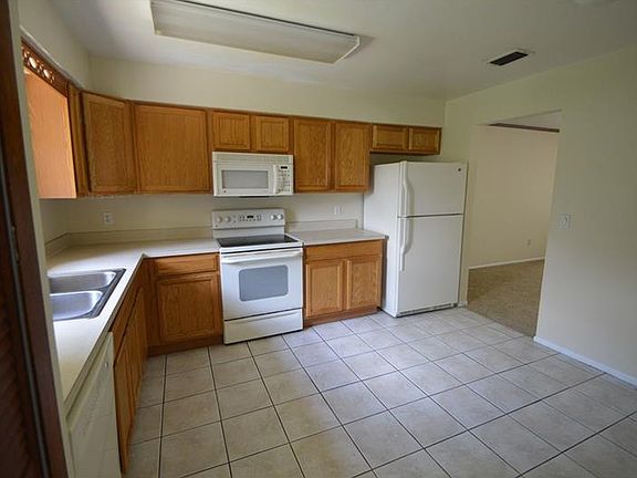 4th image of 111 Erin Ct