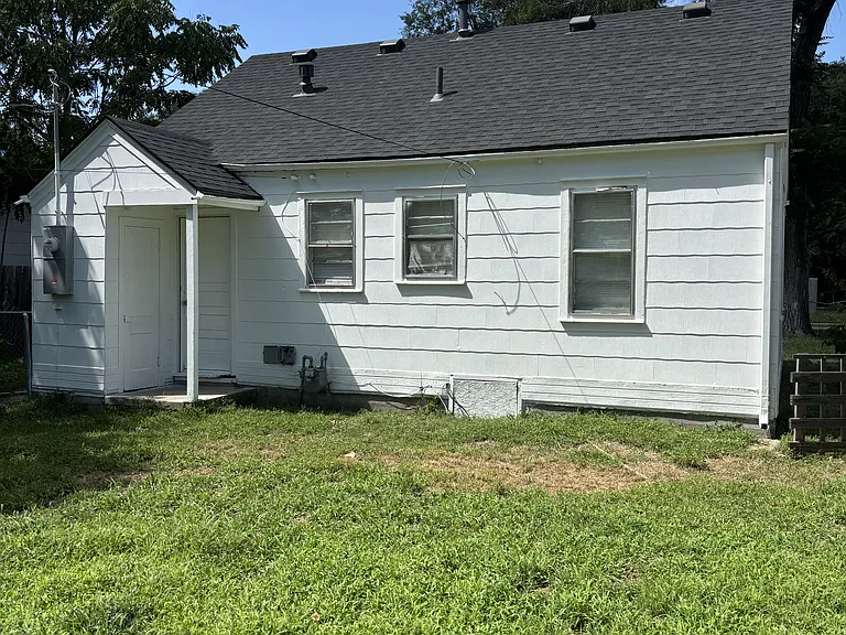 1729 E Looman St — Photo 11