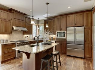 822 Park Place Dr, Mendota Heights, MN 55118