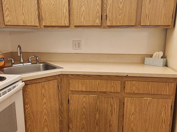 4th image of 721 Sunny Pine Way #F2