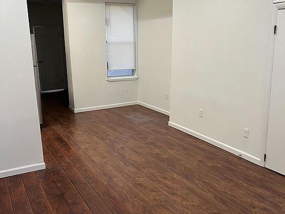 5th image of 2213 Brookfield Ave