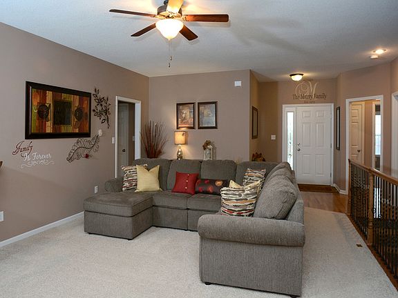 4th image of 1019 SW Hoke Dr