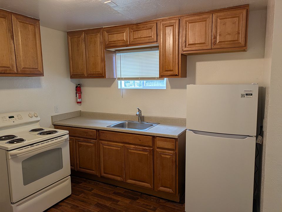 1st image of 276 16th East St
