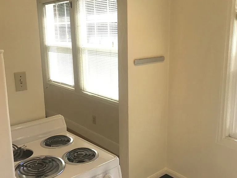 T0108 - Laurelview Apartments — Photo 21