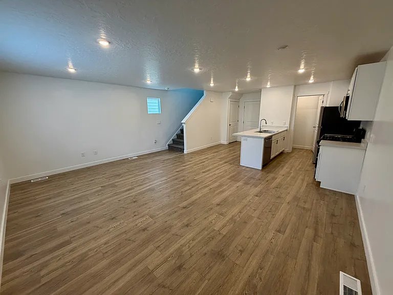 1868 N Blue Iris Ave — Photo 6