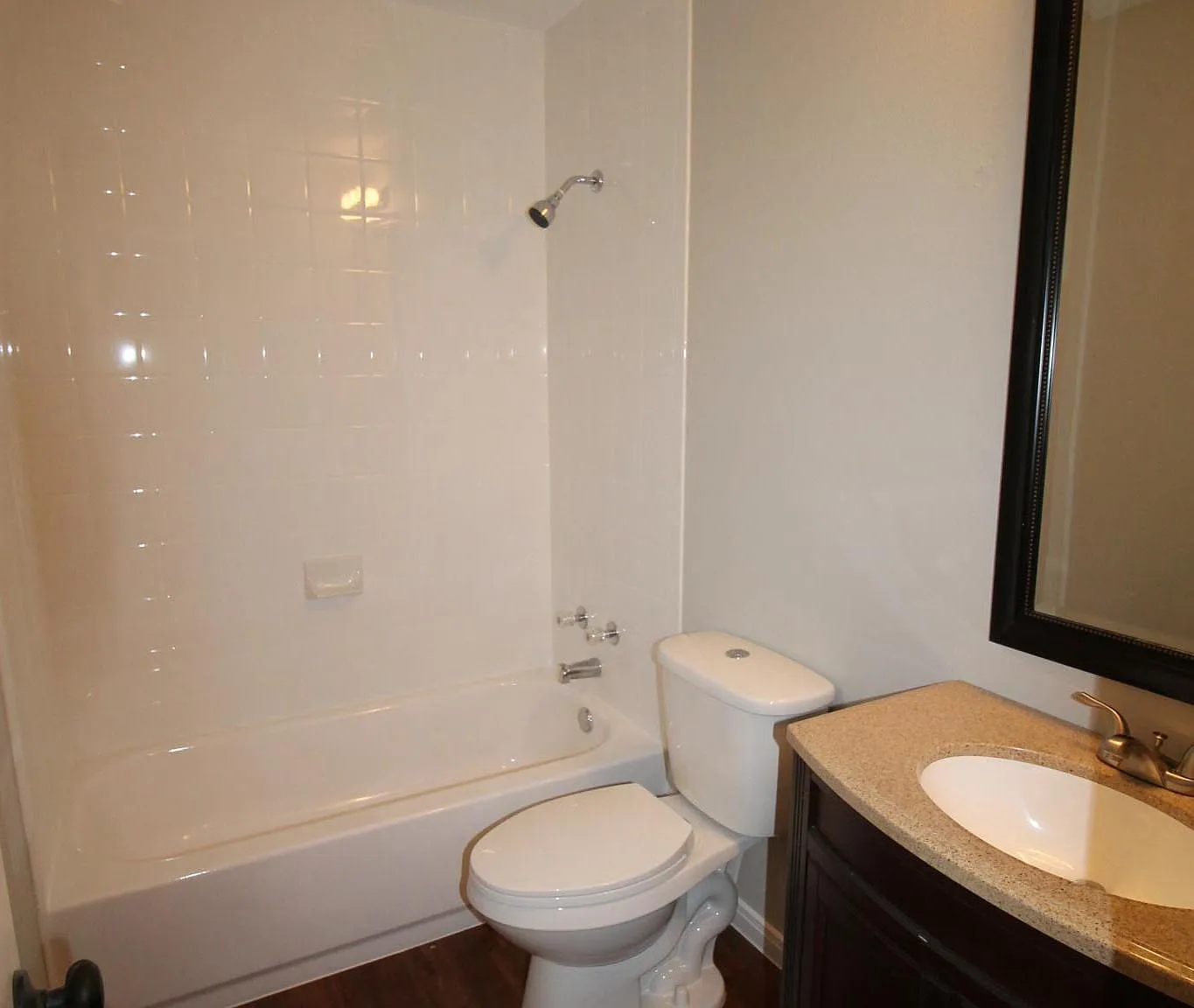 413 Lizzie St — Photo 3