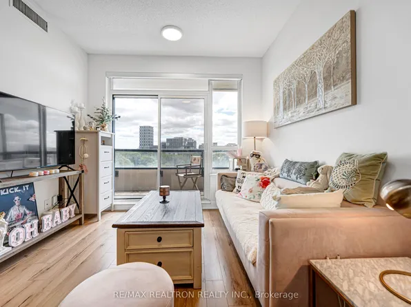 15 Water Walk Dr Unit 715, Markham, ON L6G 0G2