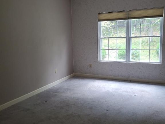 5th image of 5517 S Village Dr