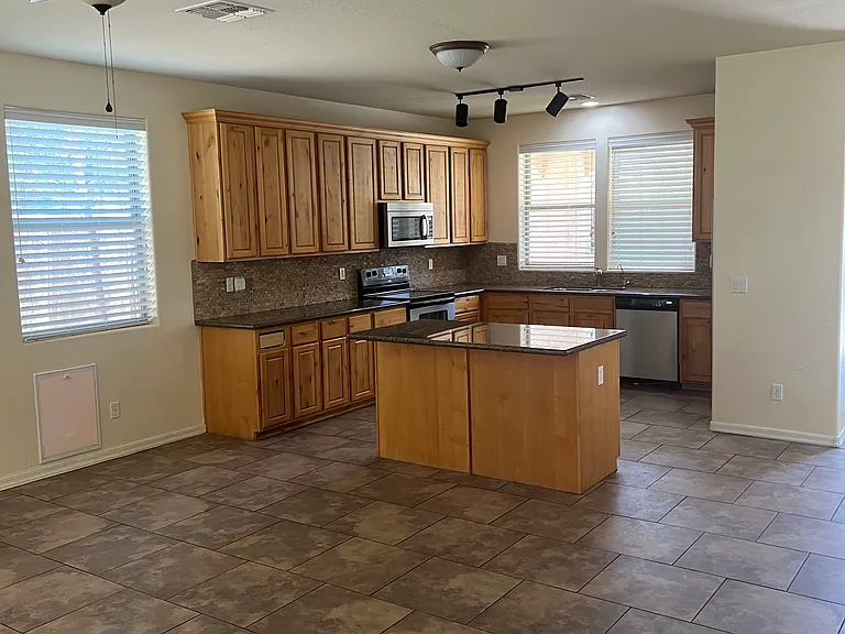 1442 S Newberry Ln — Photo 2