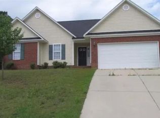 724 Bramblegate Rd, Hope Mills, NC 28348