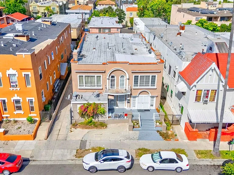 139 S Manhattan Pl — Photo 29