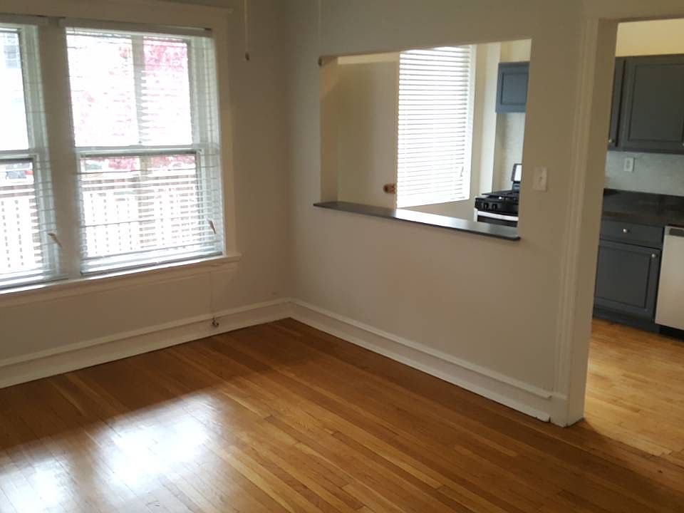 1st image of 647 W Buckingham Pl #1