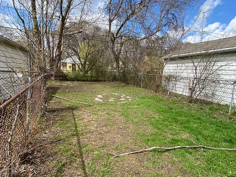 4639 N Sherman Blvd — Photo 4