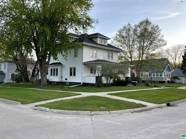 519 8th St, Sibley, IA 51249