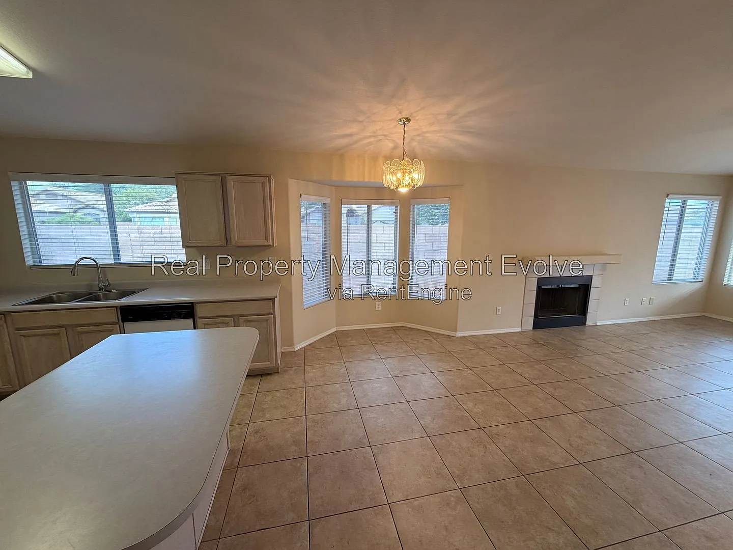 3 bed, 2.0 bath, 1683 sqft, $2,250 — Photo 3
