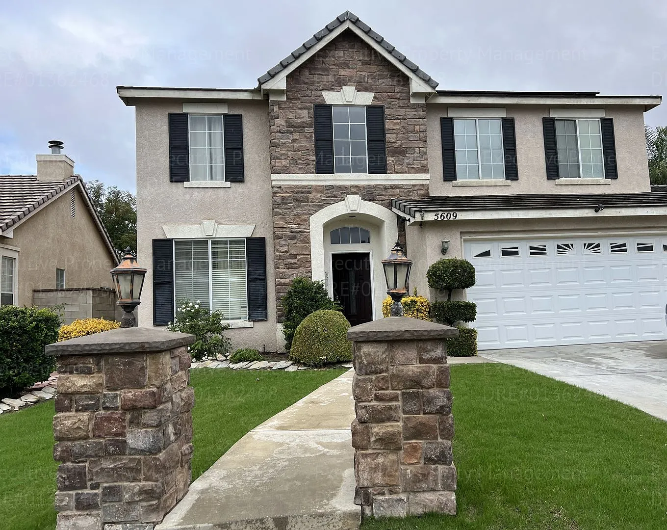 Stunning 4-bedroom, 3 bathroom home located in the westside of Bakersfield this spacious house of... — Photo 2