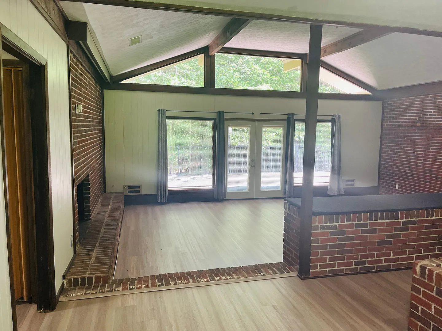 HUGE 4-Bedroom, 2.5-Bath Entertainer's Dream in Fayetteville! — Photo 4