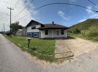 82 School St, Betsy Layne, KY 41605