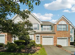 136 Cambridge Dr #1102, Nutley, NJ 07110