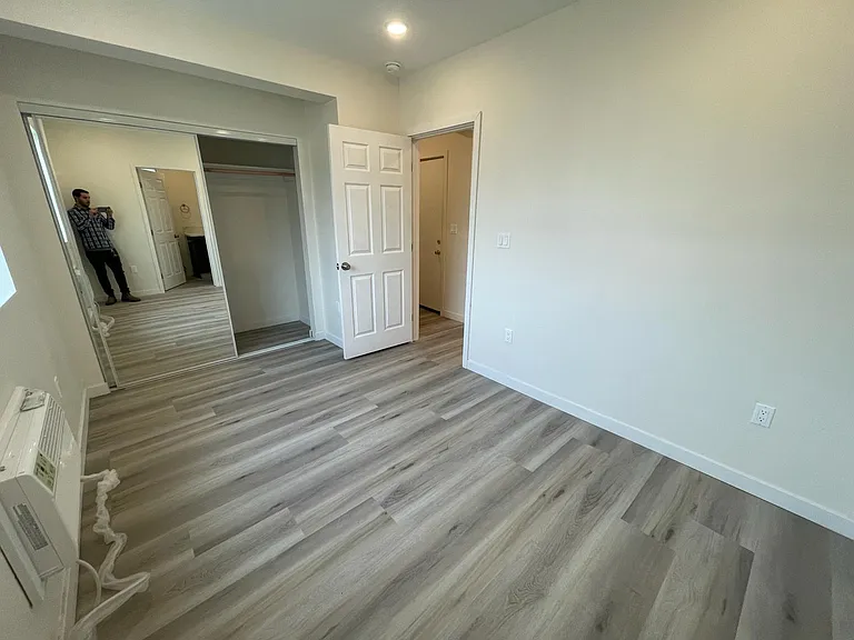 1185 N Kenmore Ave #27 — Photo 10