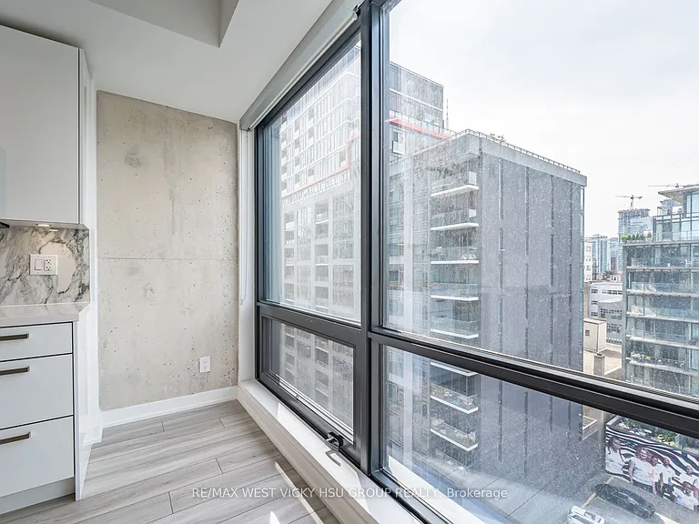 458 Richmond St W #806 — Photo 12