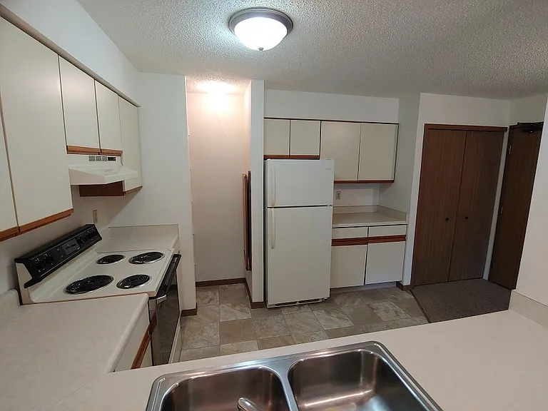 Woodfield Apartments — Photo 7