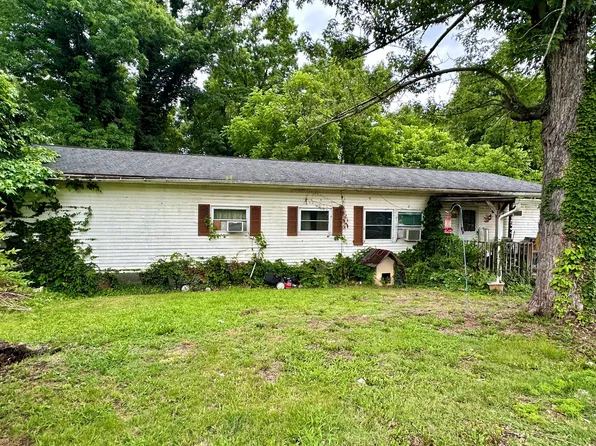 1523 Riverfront Cir, Dandridge, TN 37725