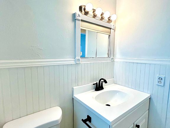 4th image of 2225 NE 123rd St APT 206