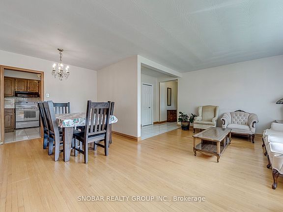 5th image of 22 Thelmere Pl