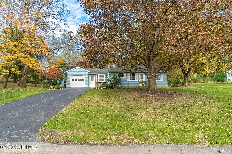 3rd image of 26 Hembold Drive