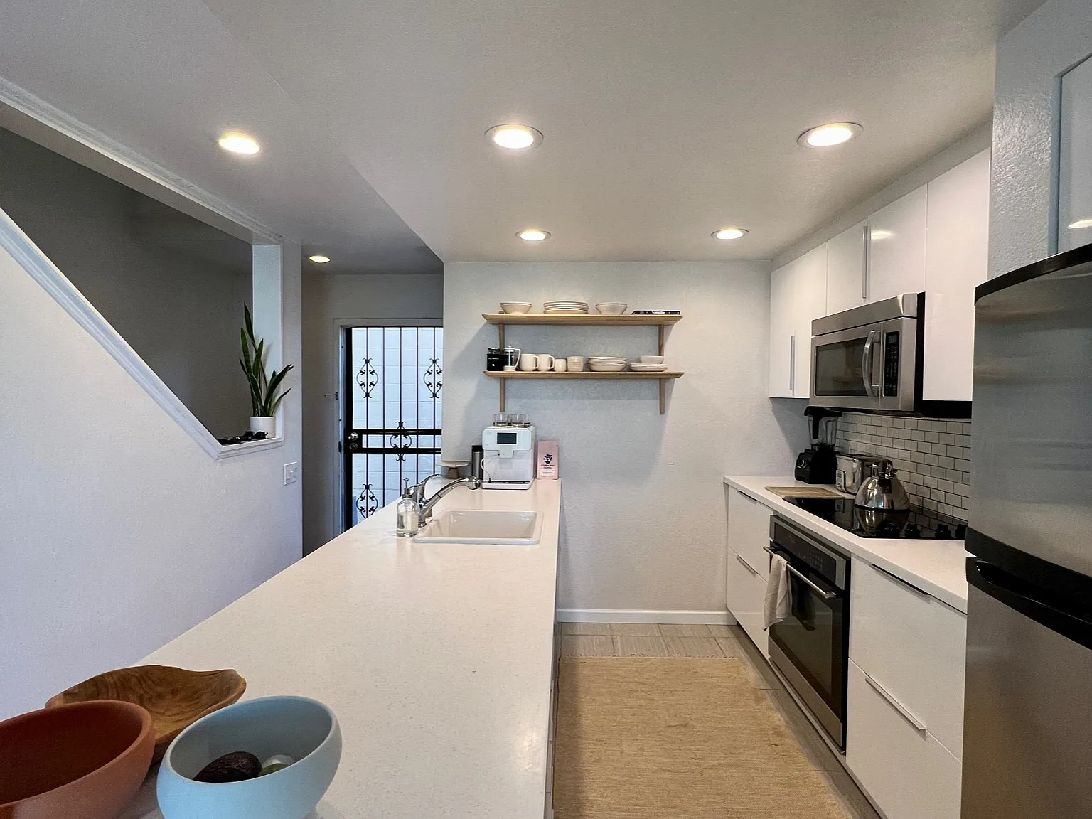 2 bed, 1.5 bath, 1028 sqft, $3,500 — Photo 2