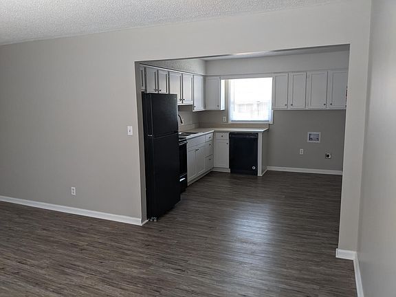 4th image of 1505 Parkwood Ln Unit 24 & 25