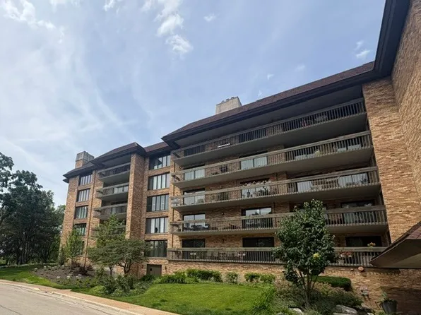 1621 Mission Hills Rd #N-201, Northbrook, IL 60062