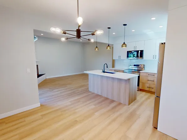 12 Silver Springs Dr NW, Calgary, AB T3B 2X8
