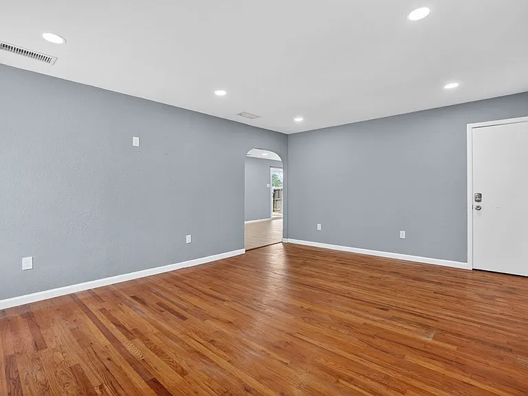 4427 Leddy Dr — Photo 9