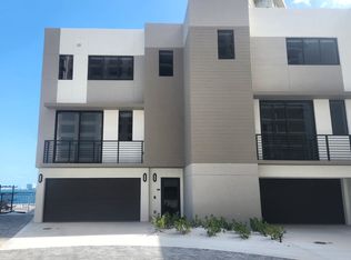 11285 Biscayne Blvd #1033, Miami, FL 33181