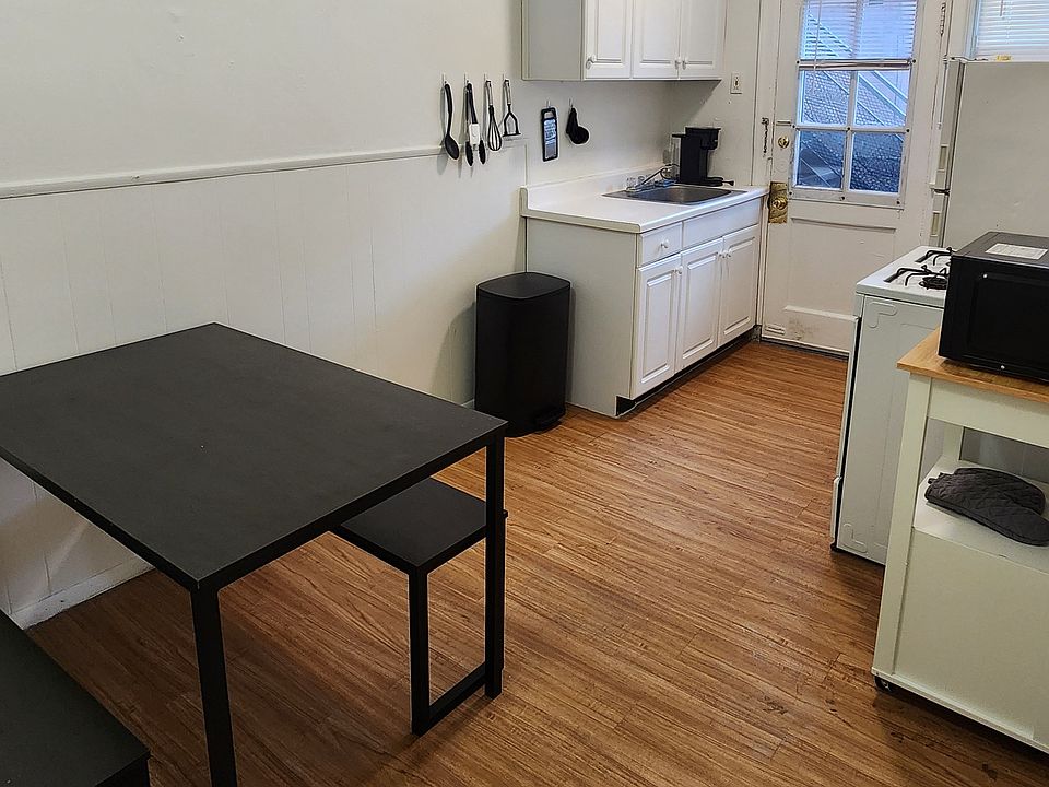 Breakfast/Office Nook.