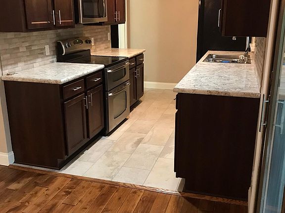 5th image of 360 E Fernwood St