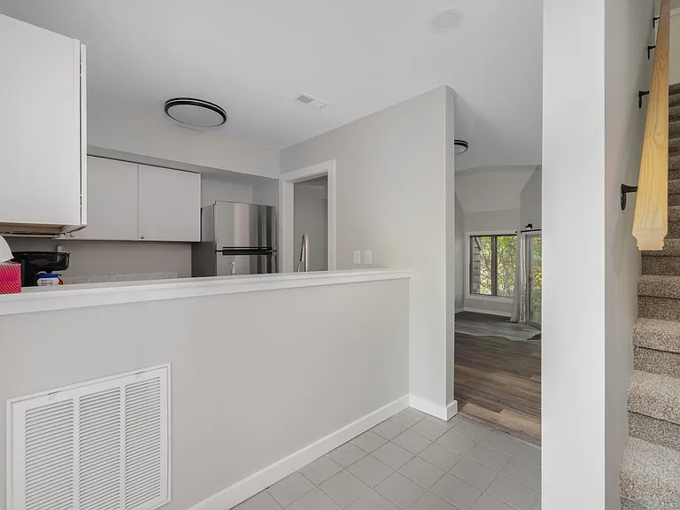 115 Beechnut Streetunit #H7 — Photo 2