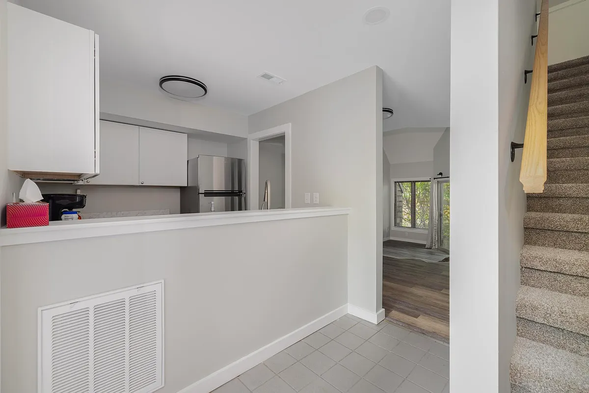 Building Photo - 115 Beechnut Streetunit #H7