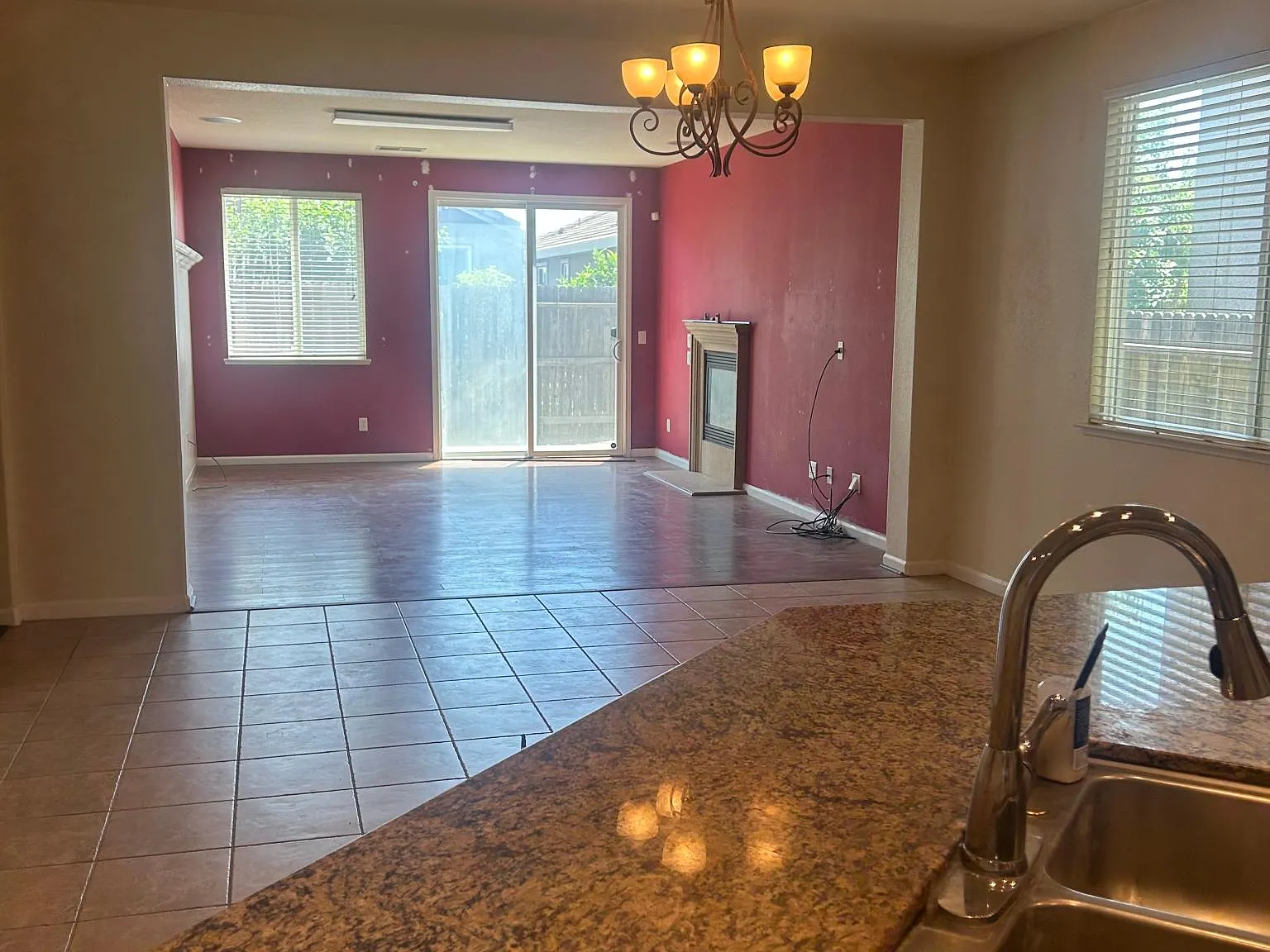 4 bed, 1919 sqft, $2,800 — Photo 4