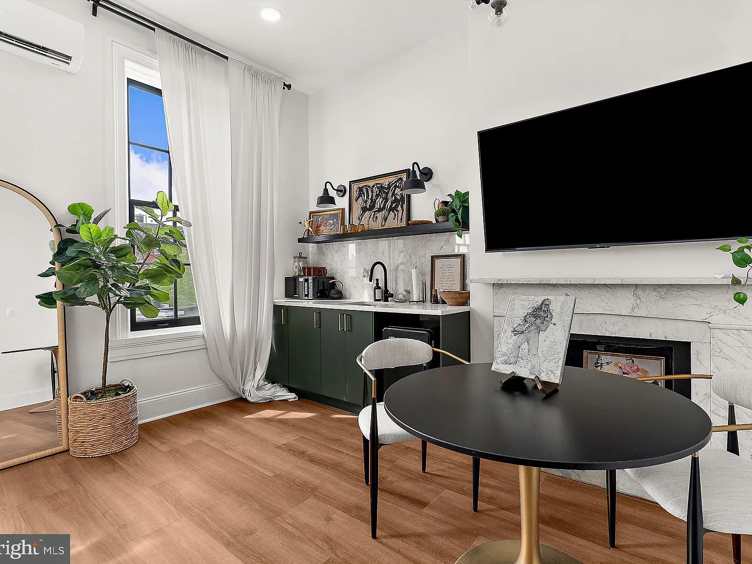 2220 N Charles St — Photo 2