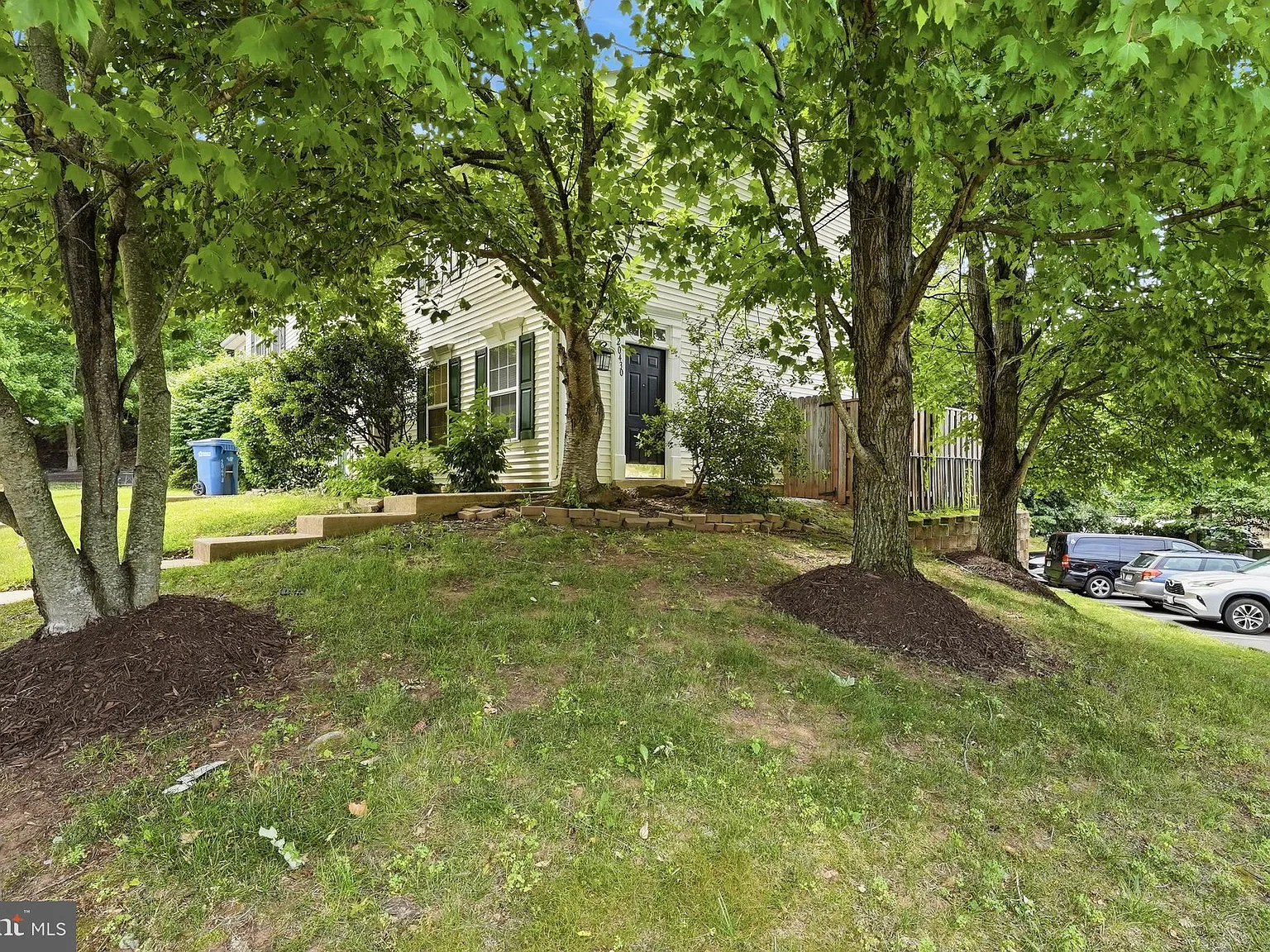 3 bed, 1.5 bath, 1054 sqft, $2,800 — Photo 3