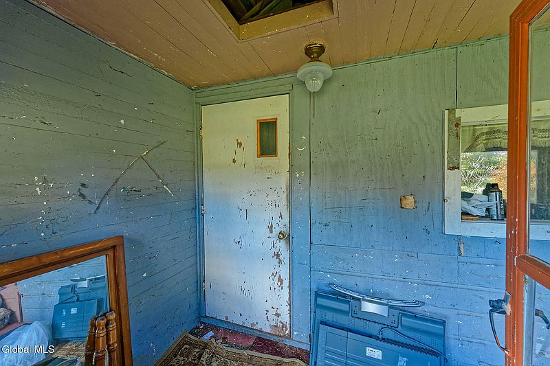 5th image of 264 Finley Road