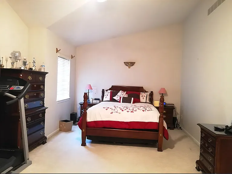 5689 Versailles Ave — Photo 37