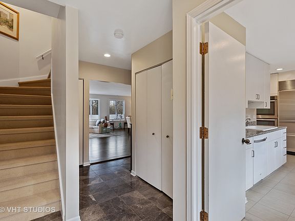 2nd image of 1720 N La Salle St #22