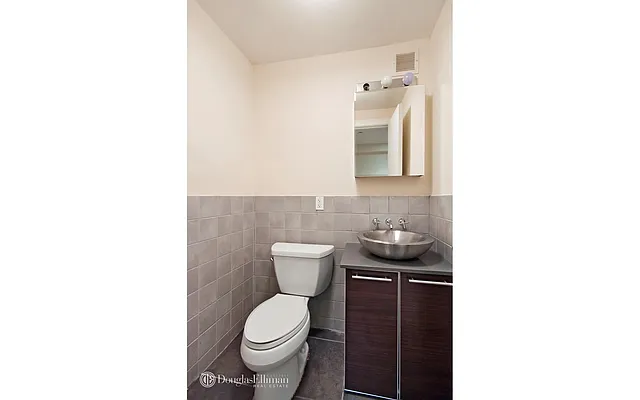 Rented by Douglas Elliman | media 24