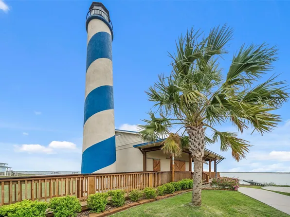 3129 Camp Hulen Dr, Palacios, TX 77465